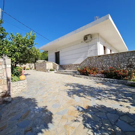 Πανσιόν Redilka Εξαμίλιο